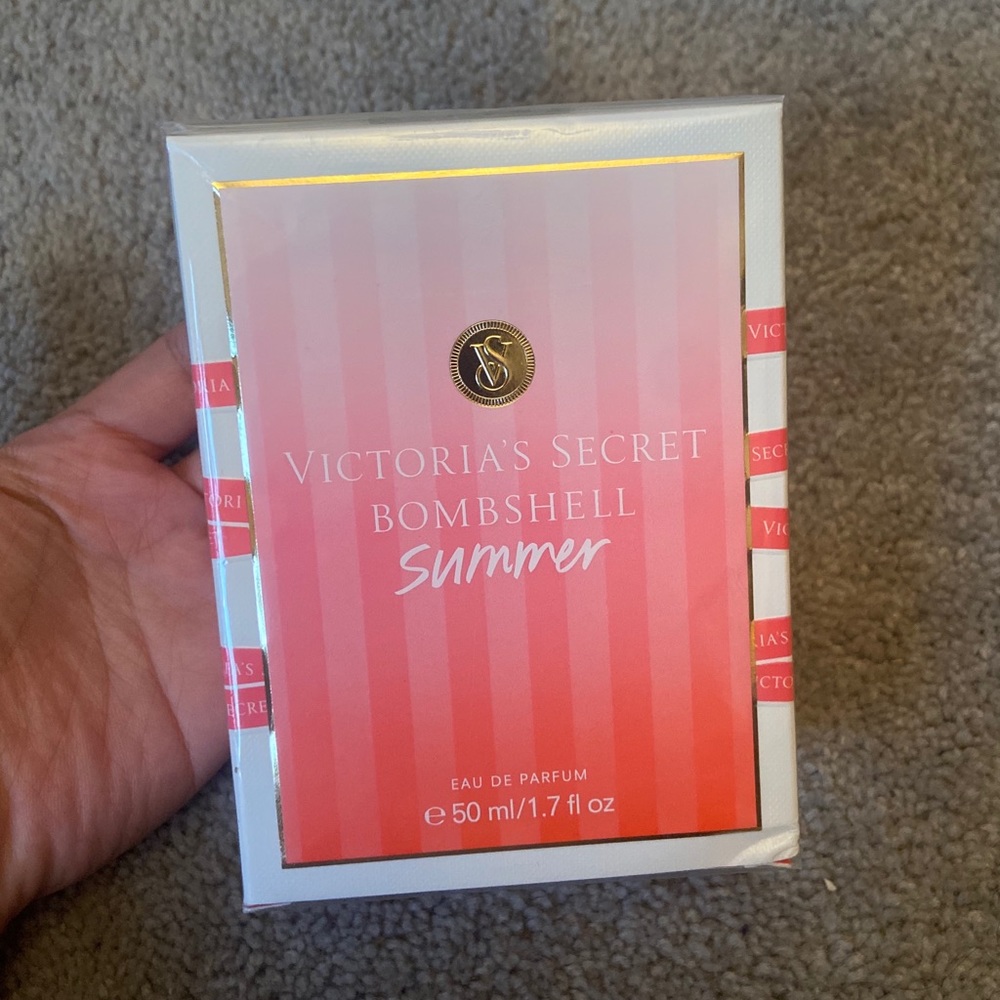 Brand new. Rare. Discontinued Bombshell summer perfume